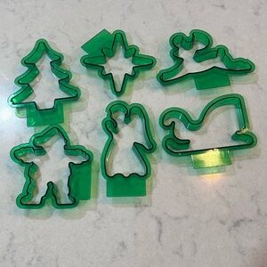 6 CHRISTMAS HOLIDAY vintage green plastic Avon cookie cutters reindeer angel